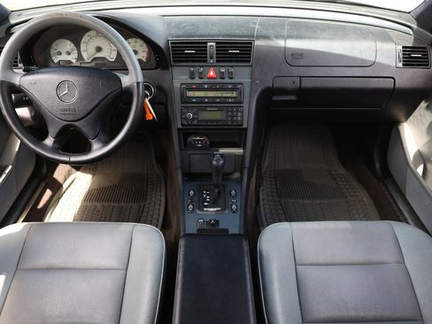 Used 2000 Mercedes-Benz C 280 Sedan image 2