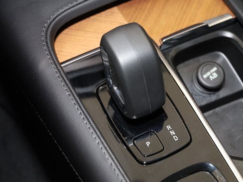 Used 2023 Volvo XC90 T8 Plus image 7