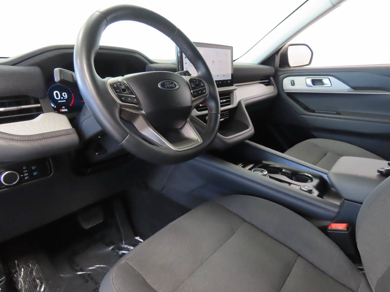 Used 2025 Ford Explorer Active RWD image 9