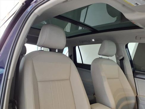 Used 2023 Volkswagen Tiguan SE w/ Panoramic Sunroof Package image 23