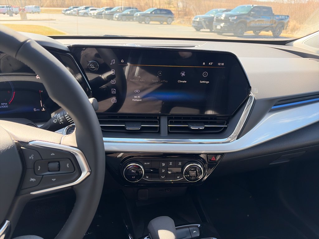 Used 2026 Chevrolet Trax LT w/ Sunroof Package FWD image 14