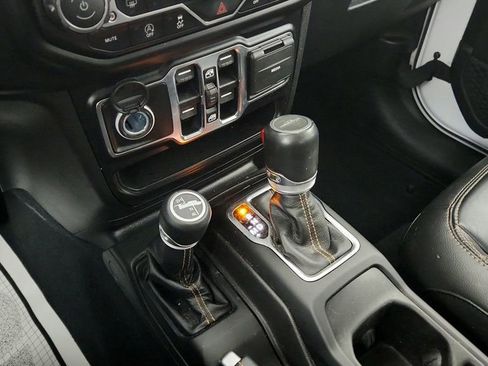 Used 2022 Jeep Gladiator Overland image 16