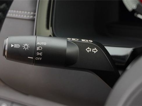 Used 2023 Nissan Pathfinder Platinum w/ Cargo Package image 32