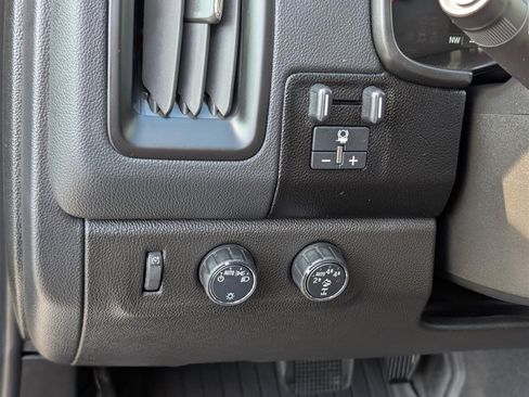 Used 2022 Chevrolet Colorado ZR2 w/ ZR2 Dusk Special Edition AWD/4WD image 21