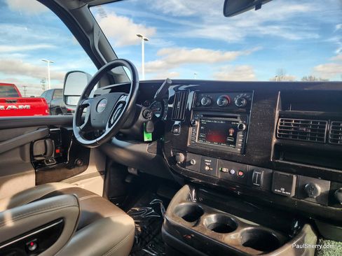 Used 2018 GMC Savana 2500 w/ Enhanced Convenience Package image 42