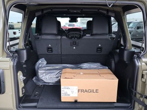 New 2026 Jeep Wrangler Unlimited Rubicon 392 w/ Quick Order Package 27X Moab AWD/4WD image 8