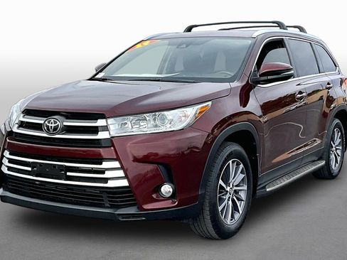 Used 2019 Toyota Highlander XLE FWD image 1