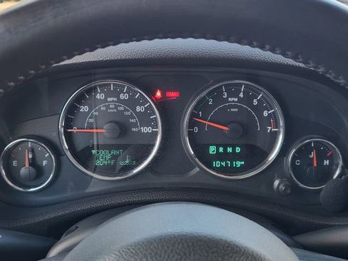 Used 2017 Jeep Wrangler Unlimited Sahara w/ Connectivity Group image 16