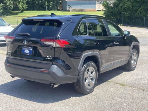 Used 2024 Toyota RAV4 XLE AWD/4WD image 2