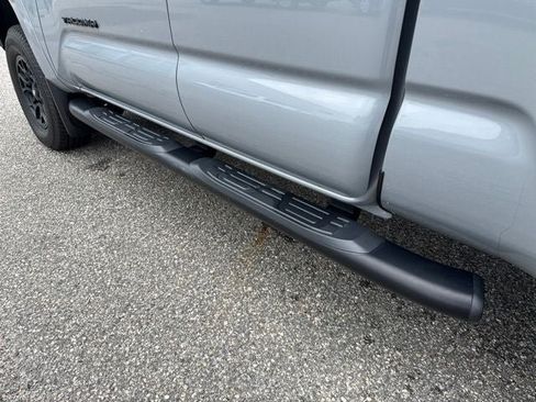 Certified 2020 Toyota Tacoma SR5 w/ Blackout Package AWD/4WD image 7