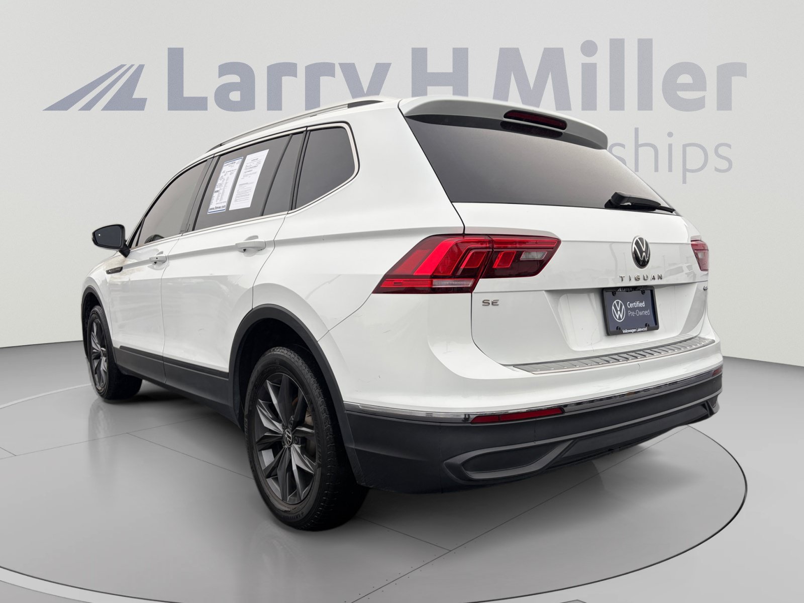 Used 2022 Volkswagen Tiguan SE AWD/4WD image 3