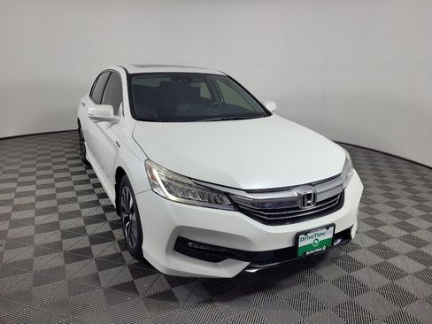 Used 2017 Honda Accord Touring image 13