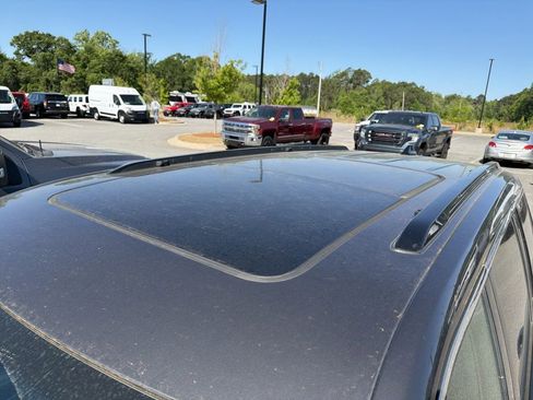 Used 2025 Jeep Grand Cherokee L Overland image 3