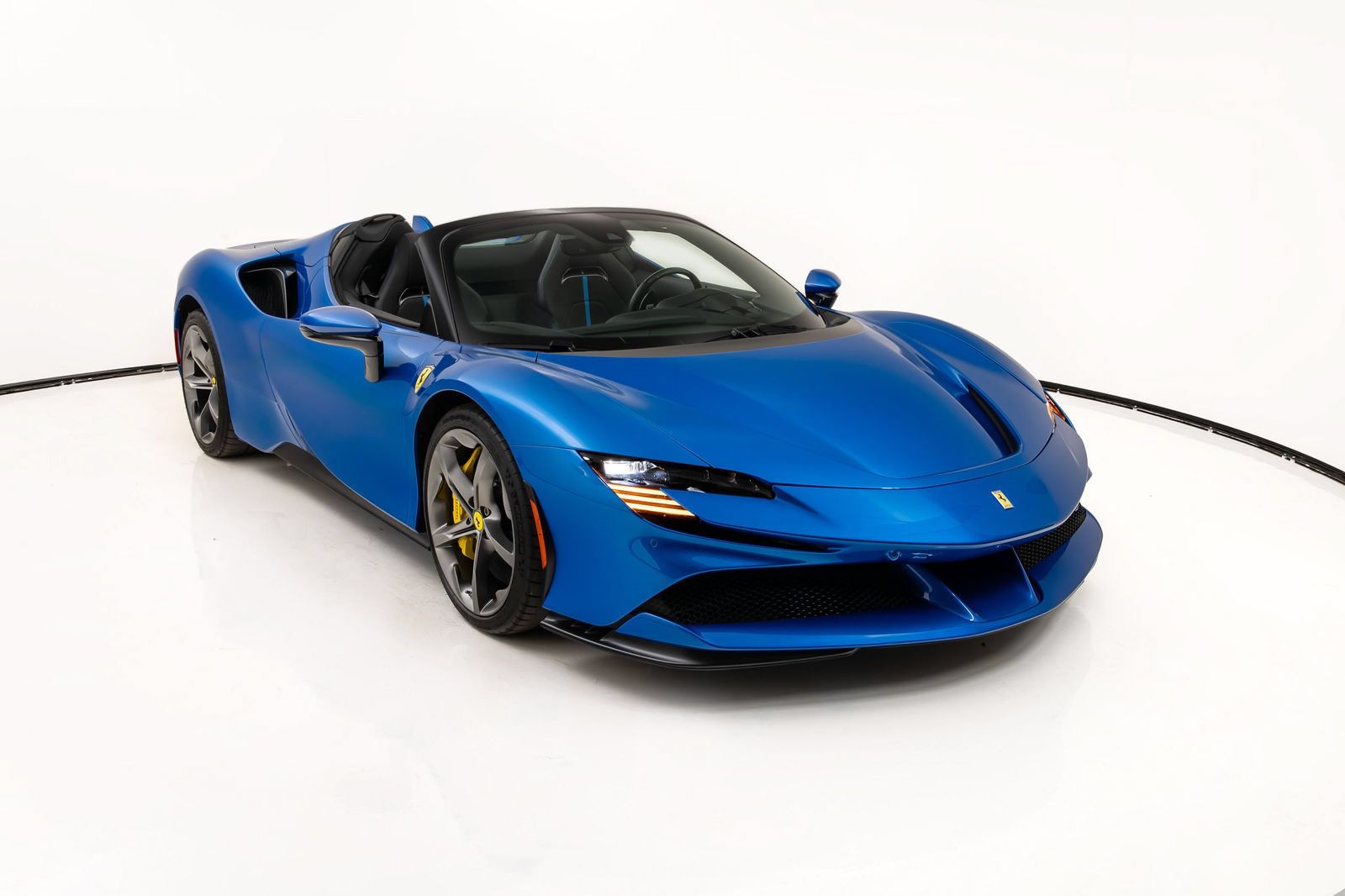 Certified 2023 Ferrari SF90 Spider AWD/4WD image 1