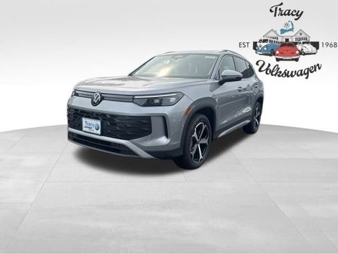 New 2025 Volkswagen Tiguan SE image 3