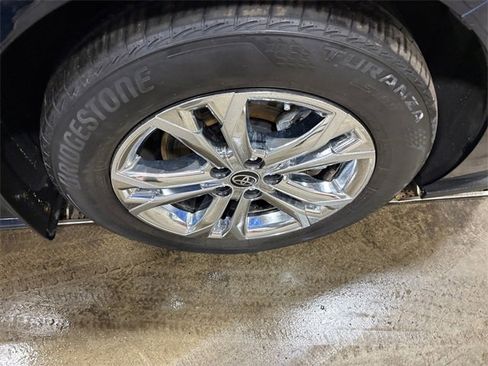 Used 2023 Toyota Sienna XSE image 18