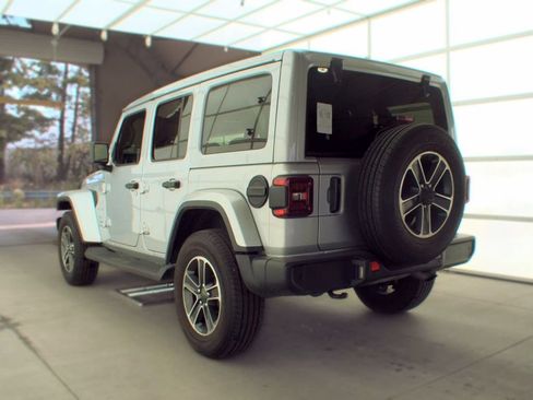 Used 2023 Jeep Wrangler Unlimited Sahara w/ Safety Group AWD/4WD image 4