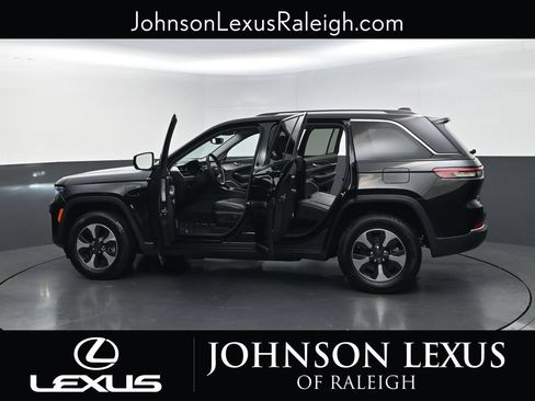 Used 2023 Jeep Grand Cherokee 4WD 4xe image 38