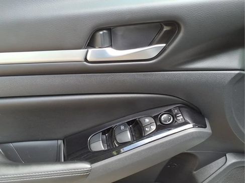 Used 2023 Nissan Altima 2.5 SV FWD image 11
