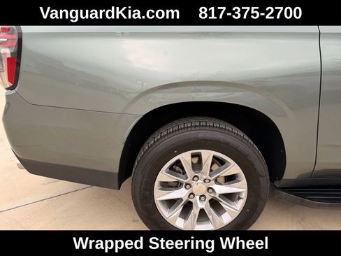 Used 2023 Chevrolet Suburban Premier image 10