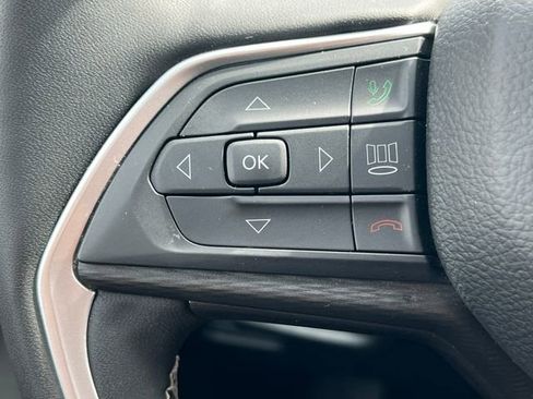 Used 2024 Jeep Grand Cherokee Altitude image 19