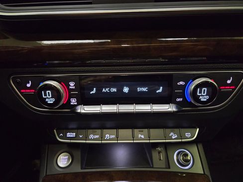 Used 2020 Audi Q5 2.0T Premium w/ Convenience Package AWD/4WD image 29