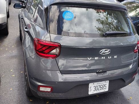 Used 2025 Hyundai Venue SEL image 5