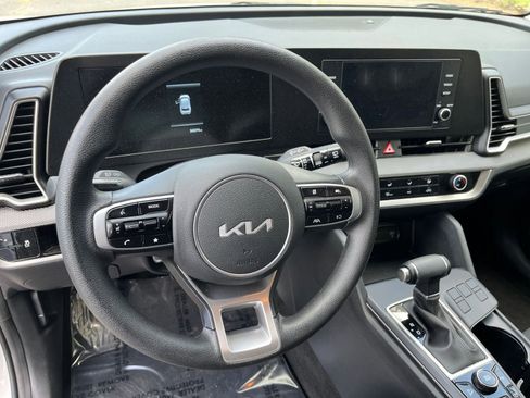 Used 2025 Kia Sportage LX image 27