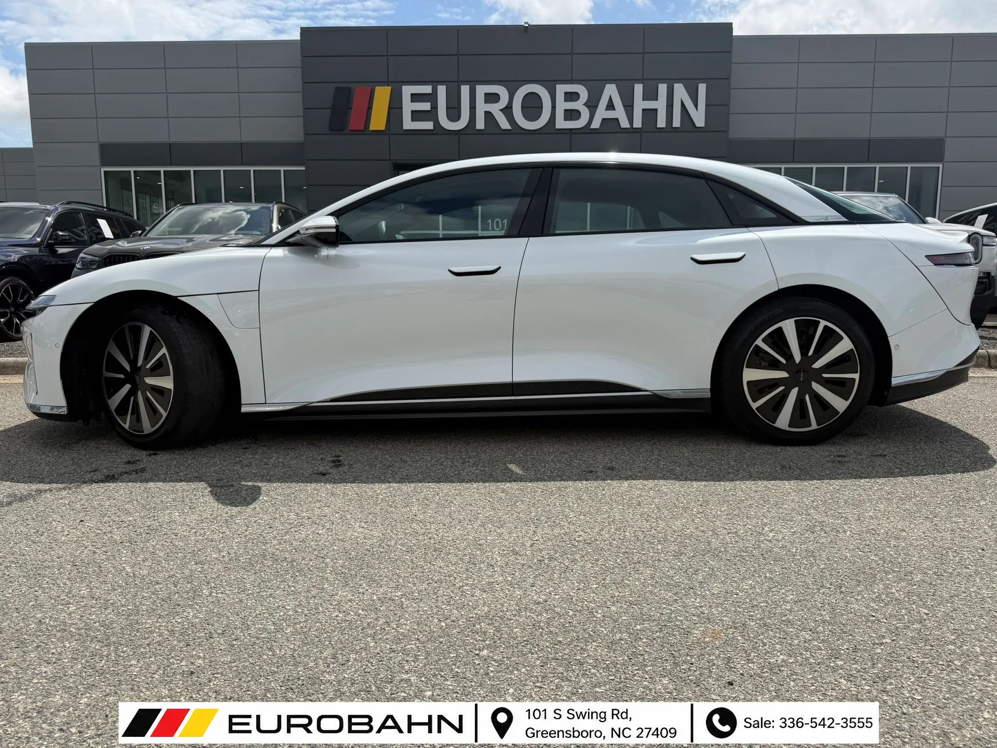 Used 2024 Lucid Air Touring AWD/4WD image 2