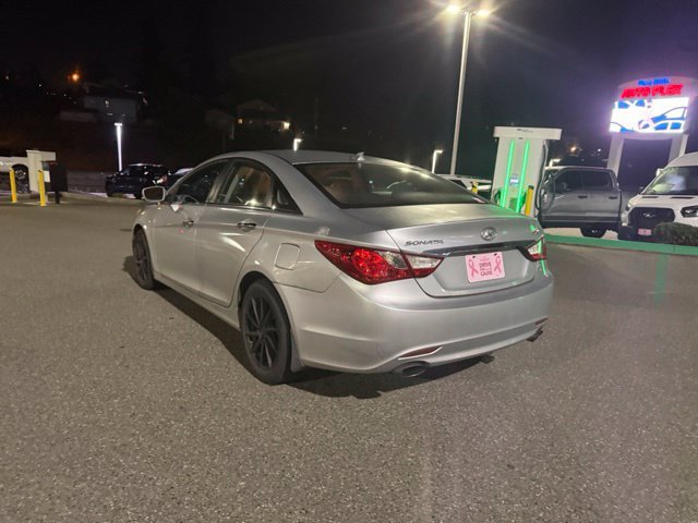 Used 2013 Hyundai Sonata SE FWD image 2