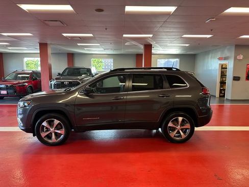 Used 2022 Jeep Cherokee Limited AWD/4WD image 6