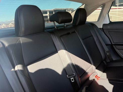 Used 2019 Volkswagen Jetta SE w/ Cold Weather Package image 18