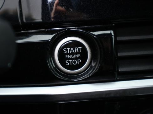 Used 2024 Nissan Pathfinder SV FWD image 17