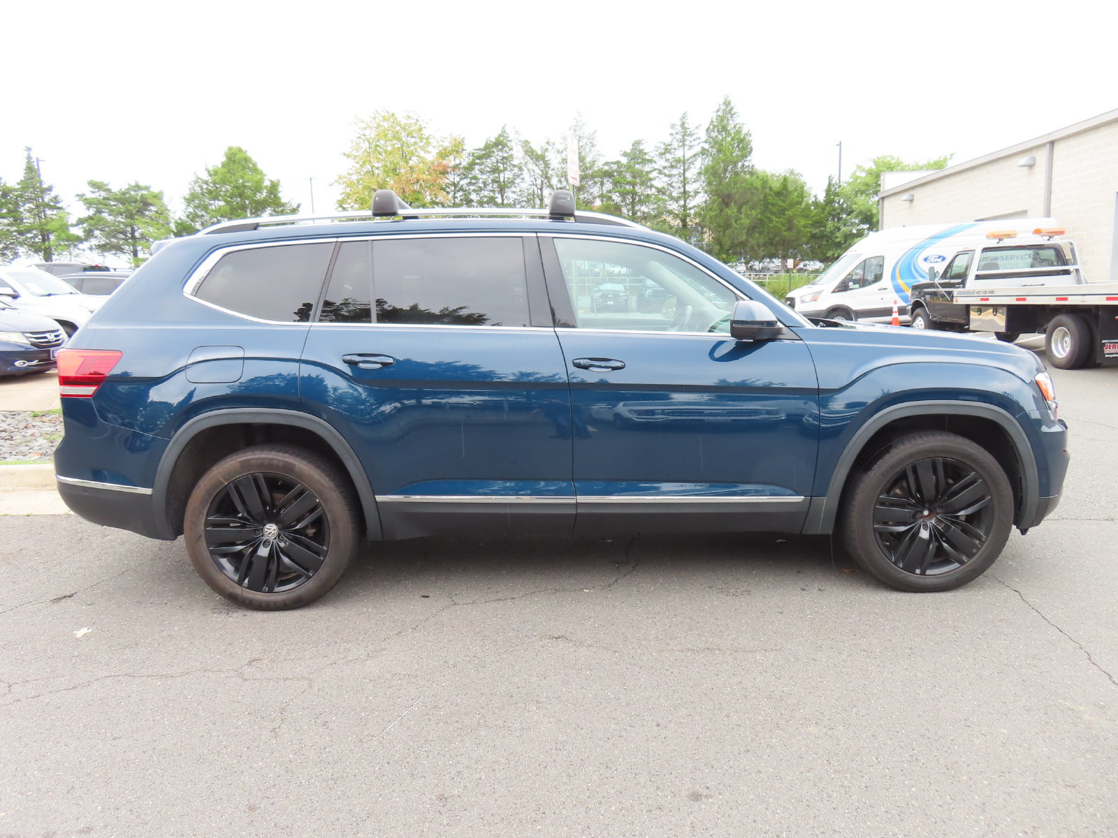 Used 2019 Volkswagen Atlas SEL Premium AWD/4WD image 4