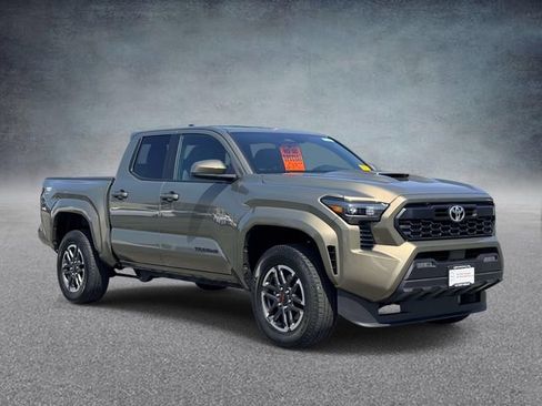 Used 2025 Toyota Tacoma TRD Sport AWD/4WD image 1