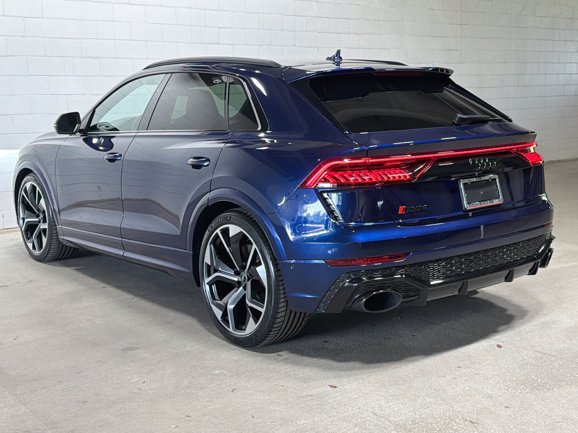 Used 2023 Audi RS Q8 AWD/4WD image 3