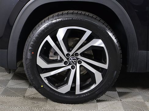 Used 2023 Volkswagen Atlas SEL AWD/4WD image 25