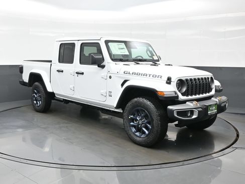 New 2026 Jeep Gladiator Sport AWD/4WD image 11