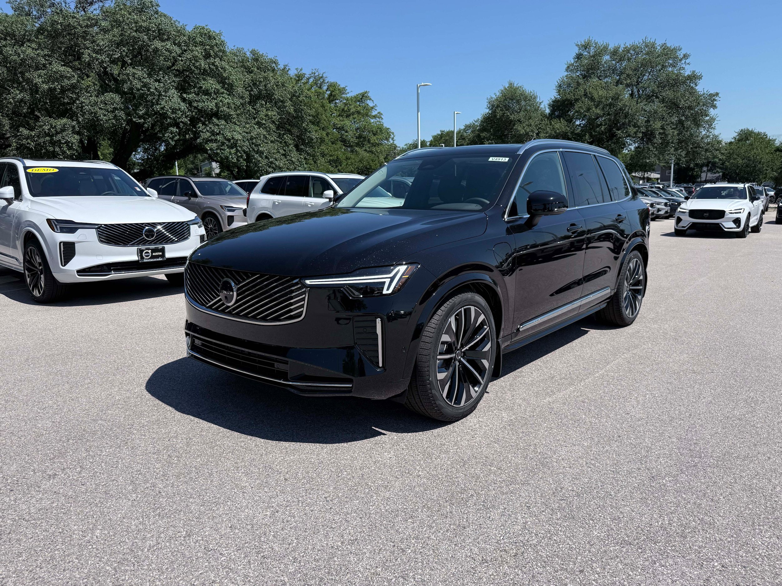 New 2026 Volvo XC90 T8 Plus AWD/4WD image 2
