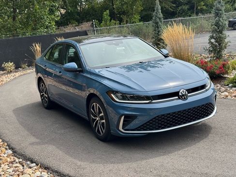 New 2025 Volkswagen Jetta SE image 7