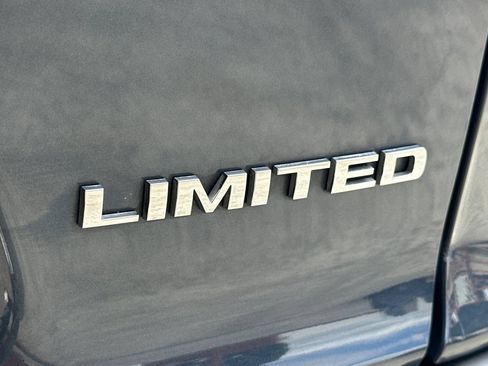 Used 2020 Jeep Cherokee Limited w/ Advanced Safety Group FWD image 35
