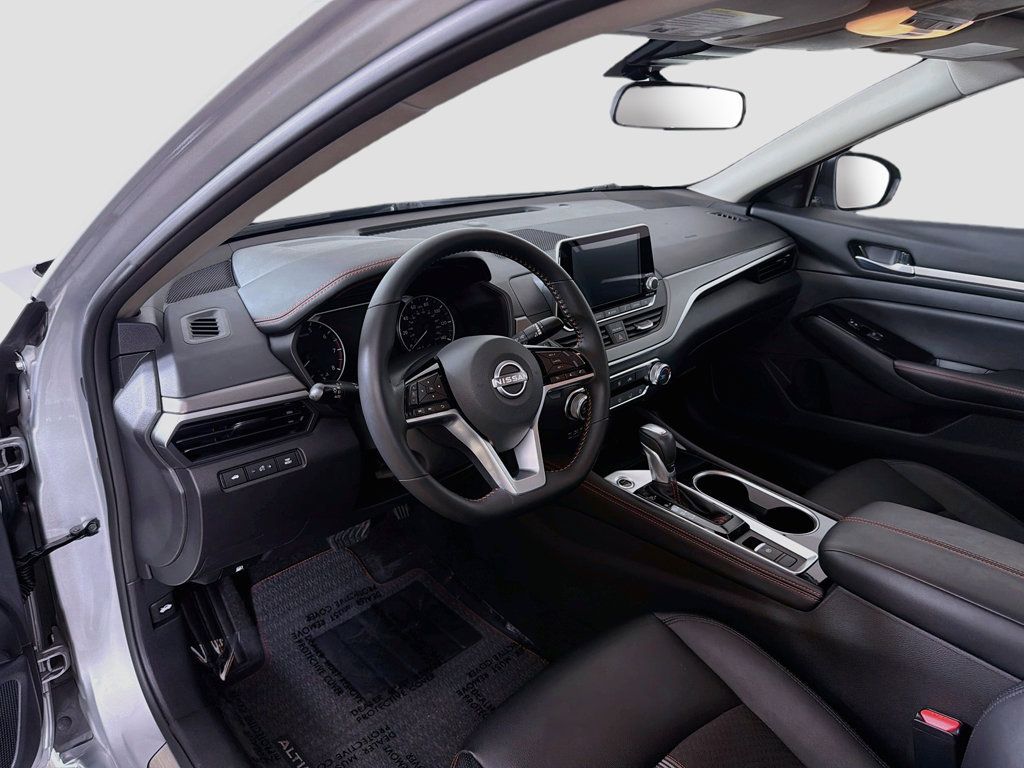 Used 2025 Nissan Altima 2.5 SR AWD/4WD image 14