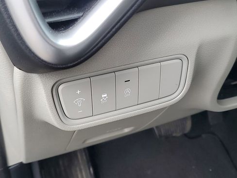 Used 2023 Kia Soul LX image 12