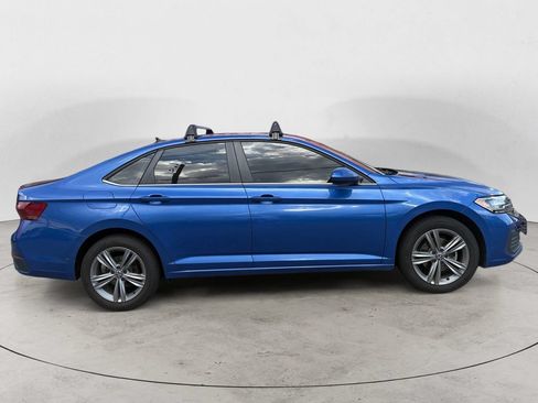 Used 2023 Volkswagen Jetta SE FWD image 2