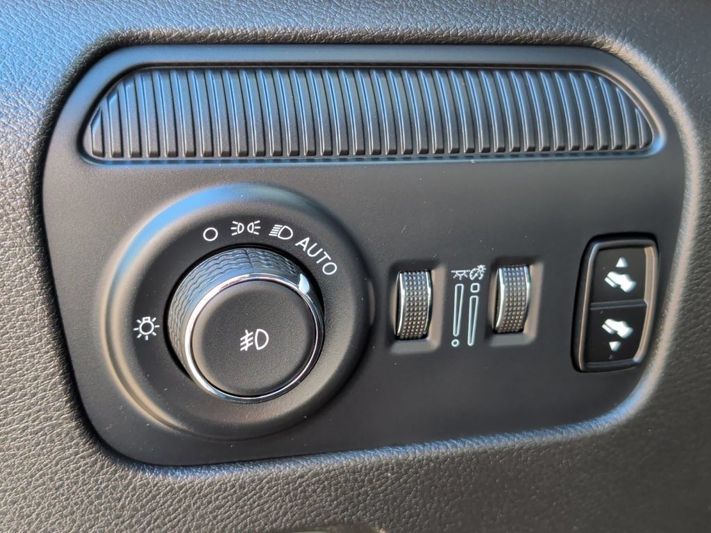 Used 2024 Jeep Wagoneer L Series III w/ Flexible Seating Group AWD/4WD image 14