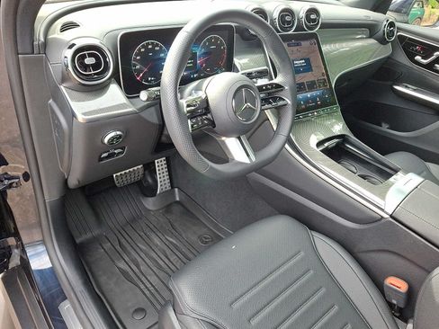Used 2024 Mercedes-Benz GLC 300 4MATIC image 9