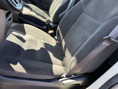 Used 2018 Dodge Grand Caravan SE w/ UConnect Hands-Free Group FWD image 10
