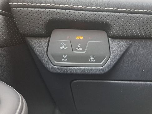 Used 2025 Volkswagen Atlas SE image 14