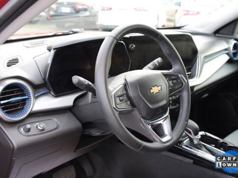 Used 2024 Chevrolet Trax LT w/ LT Convenience Package image 16