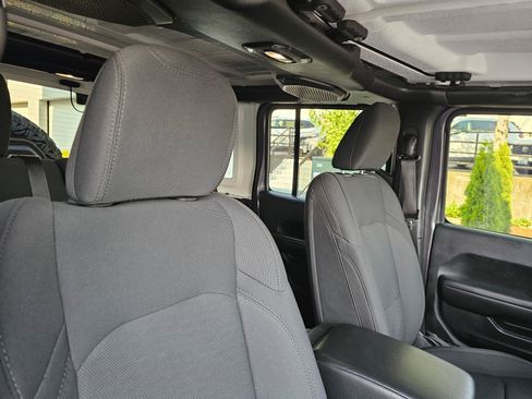 Used 2018 Jeep Wrangler Unlimited Sport S AWD/4WD image 11